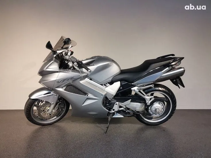 Honda VFR Image 1